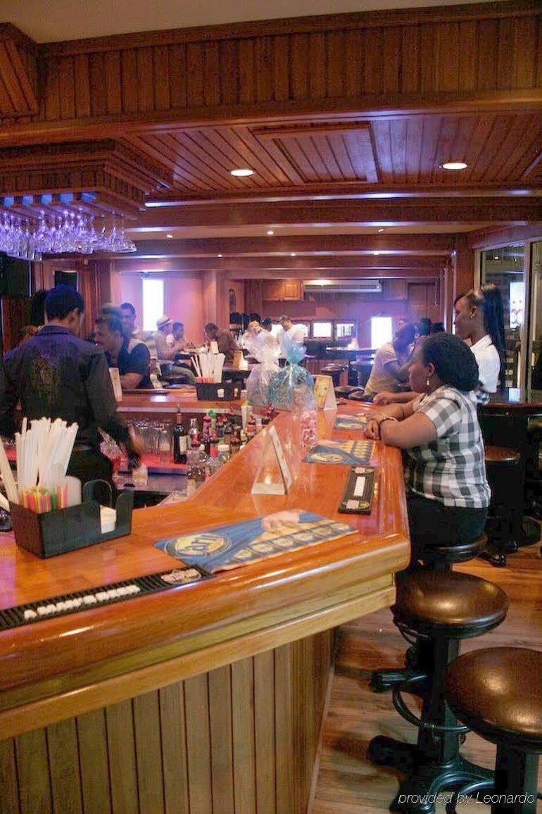 Tradewinds Hotel San Fernando Étterem fotó